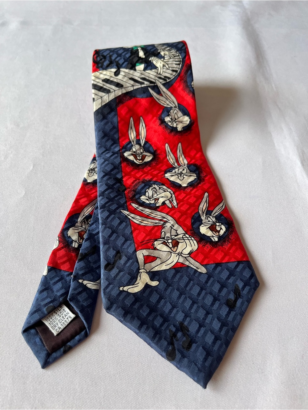 Vintage 90s Looney Tunes Bugs Bunny Music Piano Keyboard Silk Novelty Tie Leeds